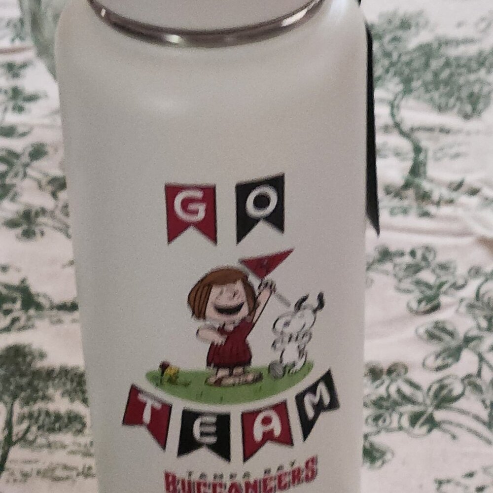 Tampa Bay Buccaneers NFL Peanuts GO TEAM 34 Ounce Quencher Water Bottle NWT